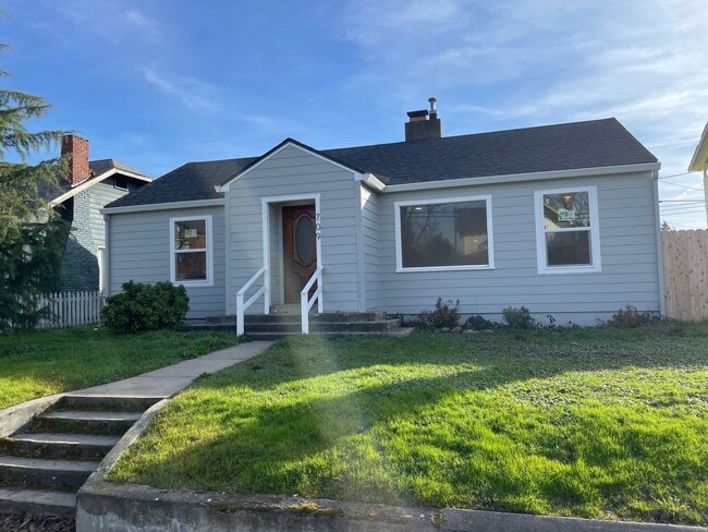 Building Photo - Newly Remodeled 2 Bedroom 1 Bathroom Home***A MUST SEE HOME***