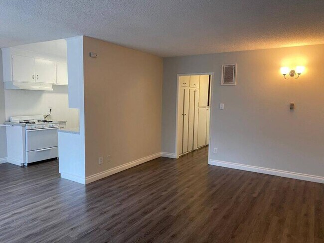 Photo - 1.0 bedroom in Canoga Park California 91304 Condo Unit 25