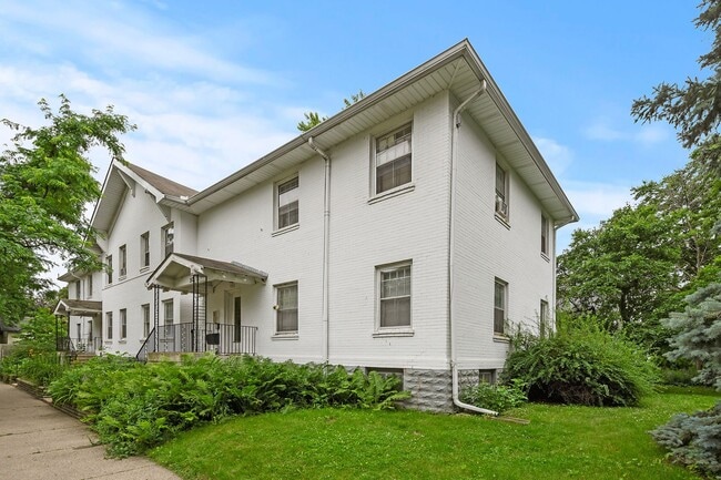 Photo - 3111 E 31st St Unidad 3111 - Apt 5