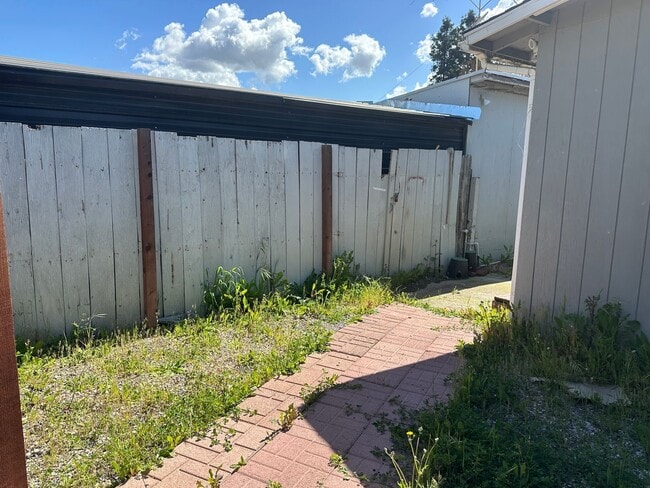 Photo - 0786 -- NEW AVE Unit C