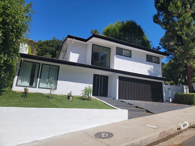 Building Photo - 16974 Escalon Dr