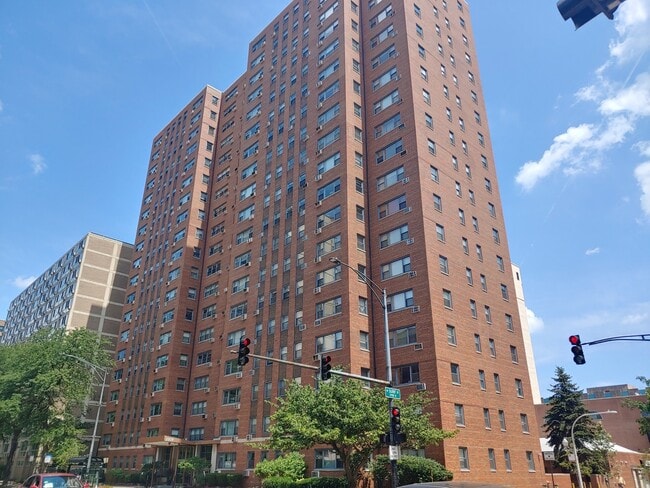 Building Photo - 2909 N Sheridan Rd Unit 1211