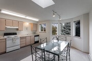 2BR, 2BA - 1,015 SF