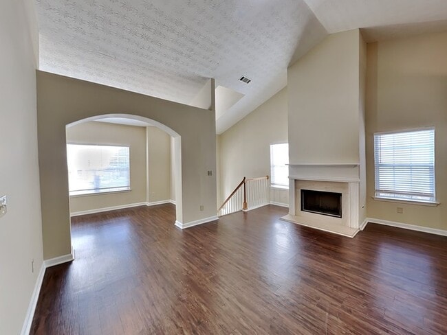 Photo - 320 Lake Royale Pl