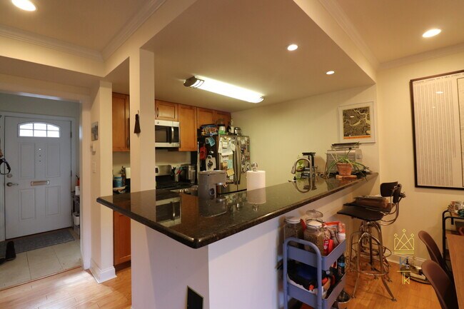 Building Photo - 9 Sherman Rd Unit 1 Rental