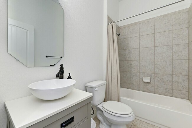 Photo - 2400 Winsted Ln