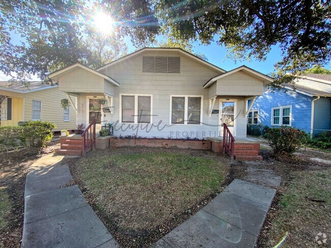 Building Photo - Modern Upgrades + Classic Charm – 2BR Dupl... Rental