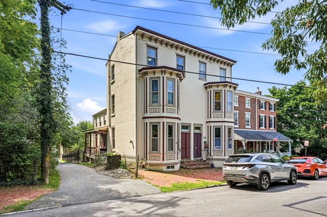 Building Photo - 124 E Biddle St