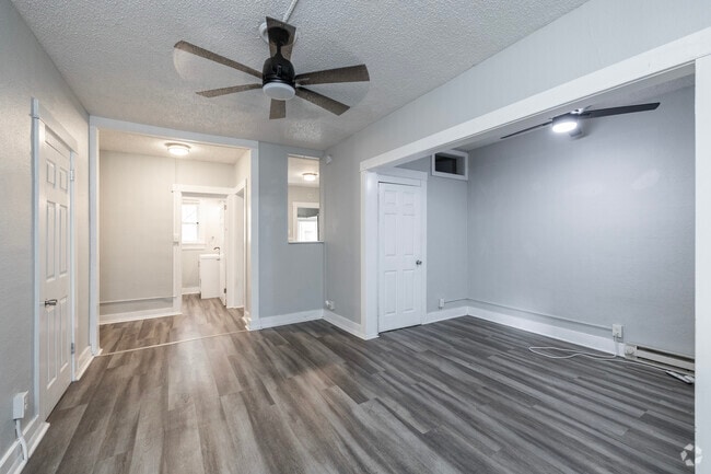 1BR, 1BA - 550SF - Living Room - Mirror Lake Apartments