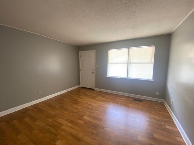 Photo - 215 Weeks Dr NE Unit 215 Weeks Dr NE