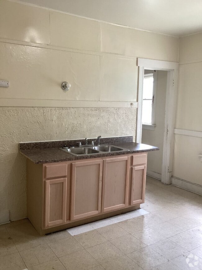 Building Photo - 2903-05 N 17th St Unit 2903 lower Rental