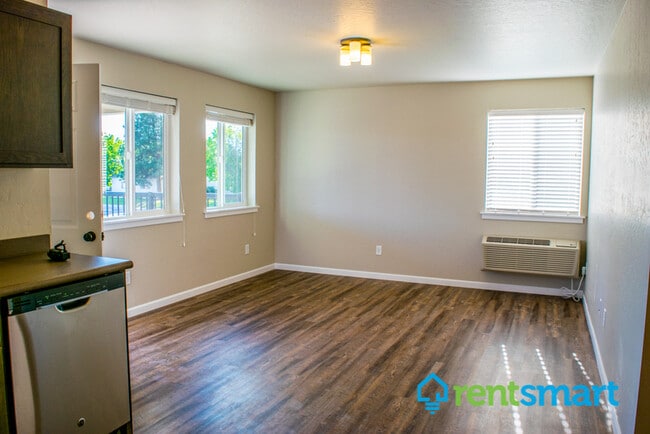 Photo - 2007 S 4th St W Unit #4