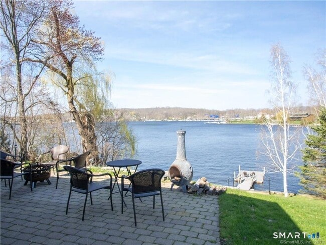14 Shore Rd