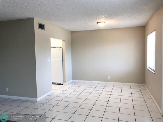 Photo - 1400 NE 54th St Unidad 203