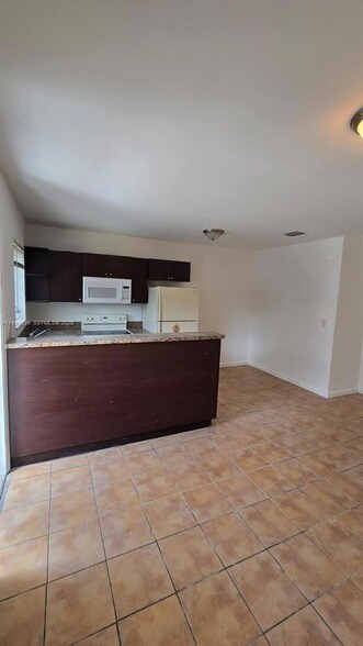 Photo - 16131 NE 19th Pl Unidad 3