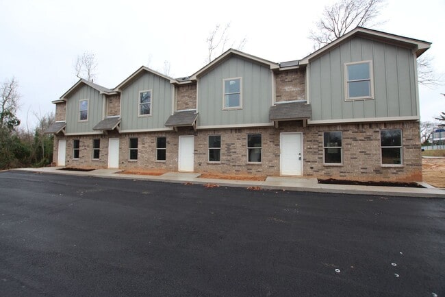 Building Photo - 1214 Brad Cir Unit B