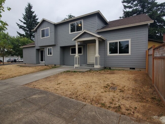 Building Photo - Large 4 bedroom home is SE Portland!