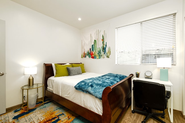 Photo - 953 Normandie Ave Unidad 204