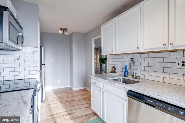 Photo - 250 S Reynolds St Unidad 1410