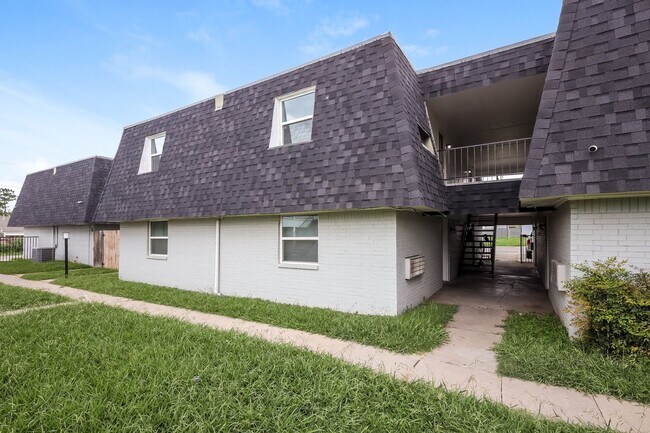Photo - 2111 NW Lindy Ave