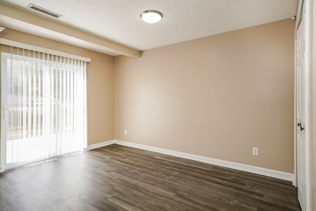 Photo - 748 Tulip Ln