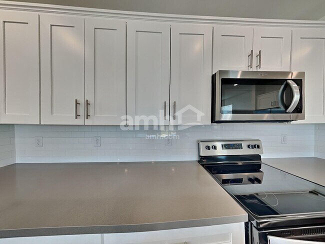 Photo - 284 Yasmin Daylily Pl