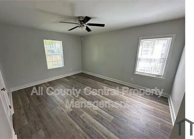 Photo - 1601 Center St S