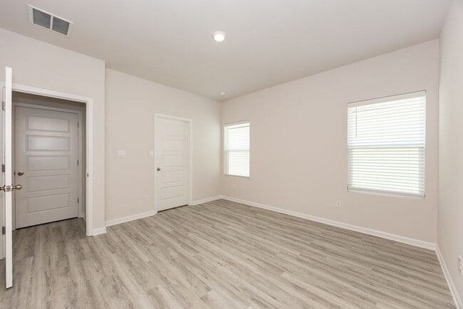 1020 Renova Dr