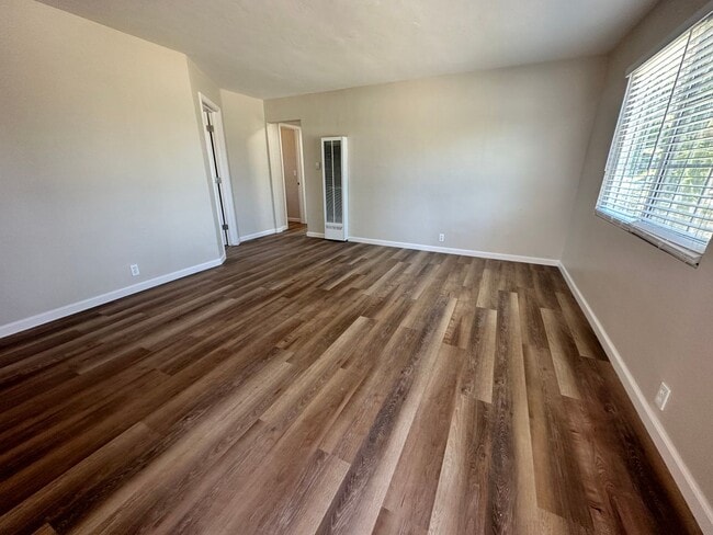 Photo - 2713 Karen Pl