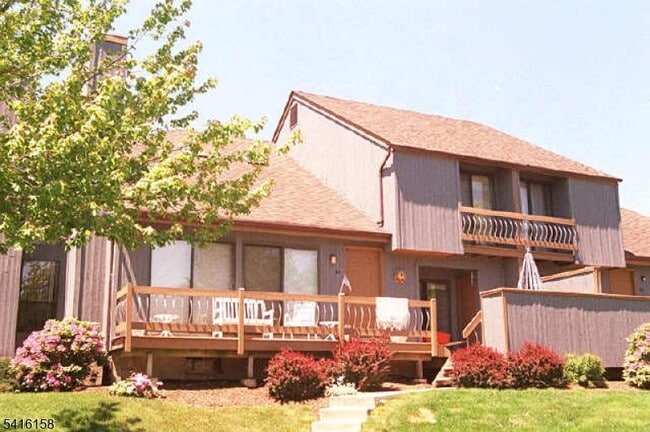 Building Photo - 64 Sycamore Ct