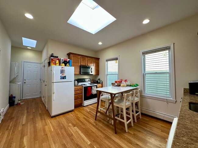 Photo - 143 Hillside St Unidad 2