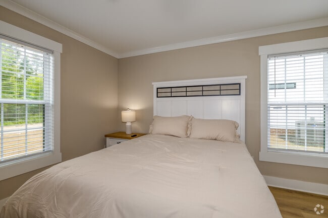 2BR, 2BA - 950SF - Primary Bedroom