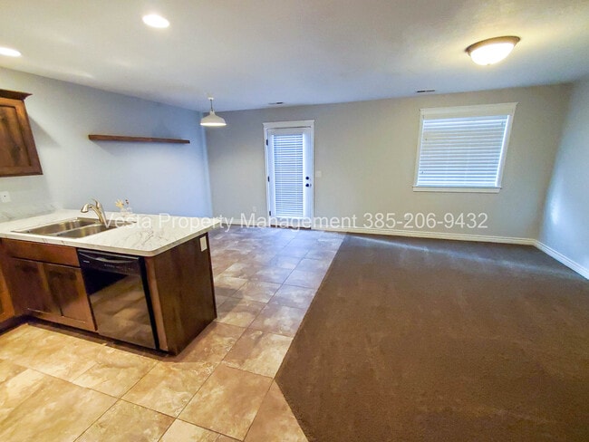 Photo - 299 W 1940 N