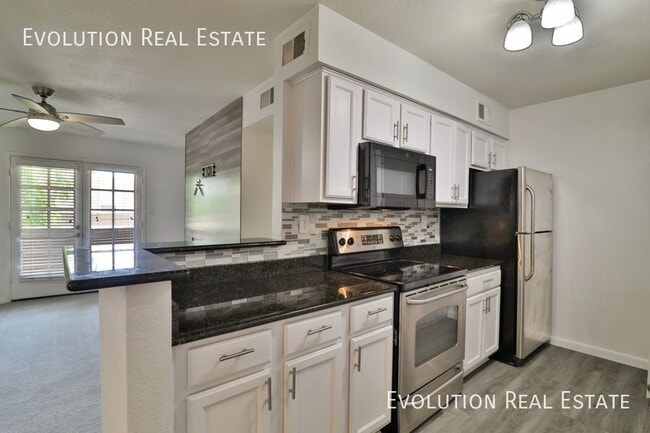 Building Photo - 5995 N 78th St