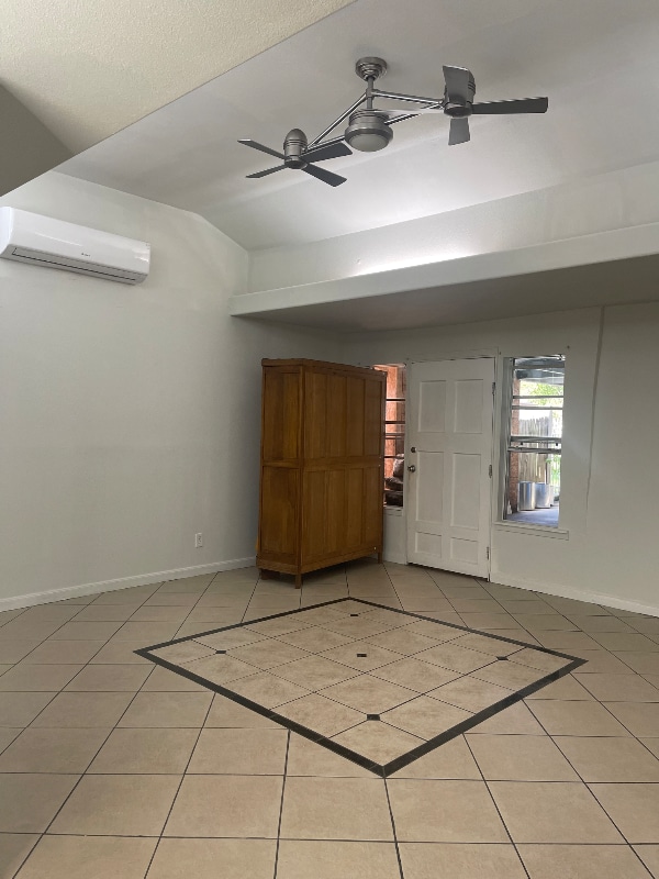 Photo - 7618 Linden St