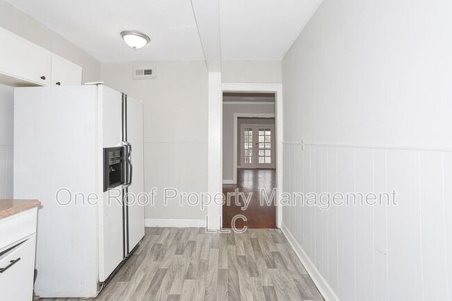 Photo - 3225 E 8th St