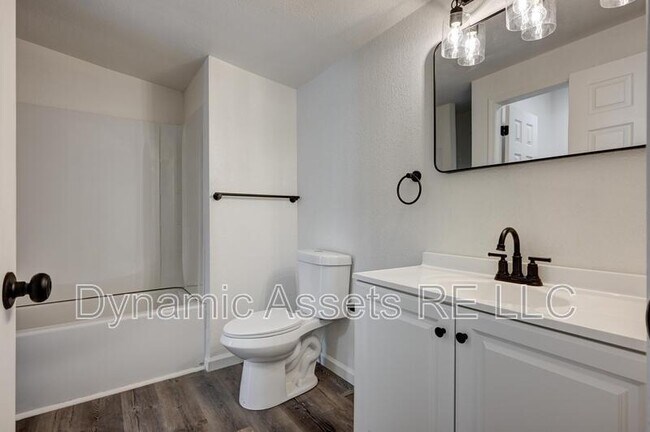 Photo - 705 N Cayuga St