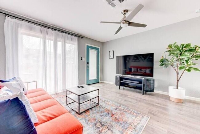 Photo - 2005 Cheshire Dr