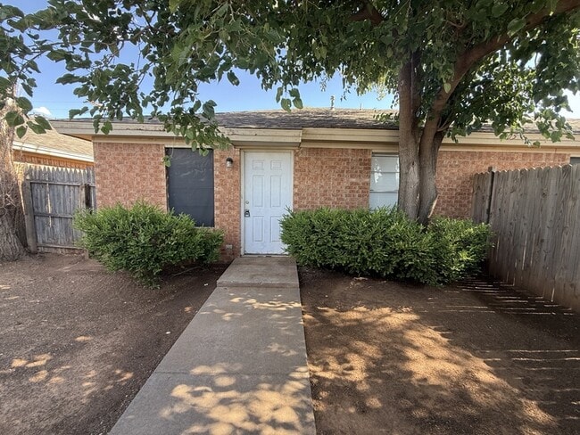 Building Photo - 2105 S Loop 289
