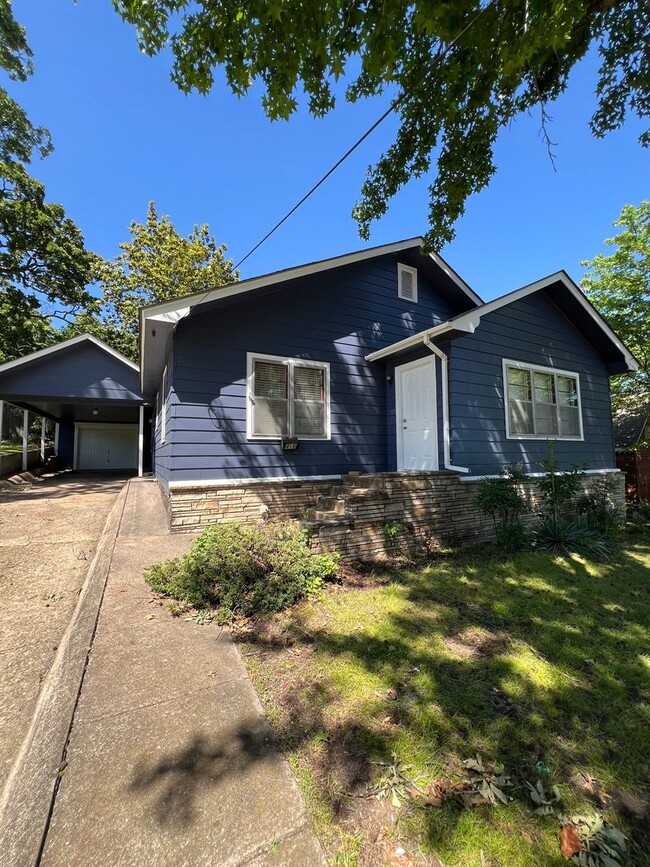 Photo - Sweet COZY ~ 3 Bedroom 1 Bath in the heart of Tahlequah