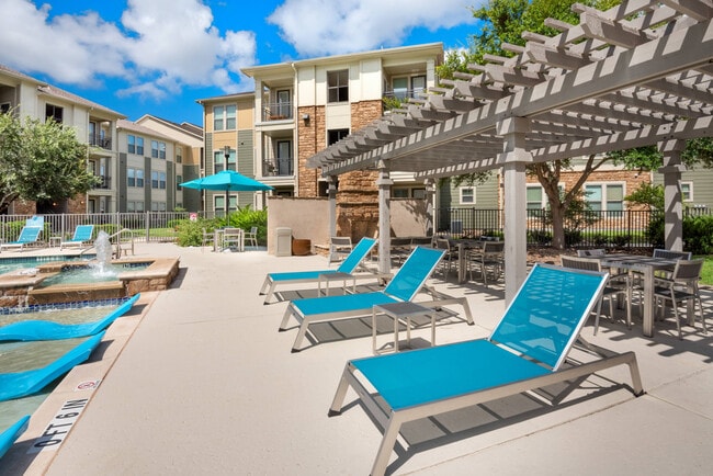 Asientos junto a la piscina - Encore Crossing