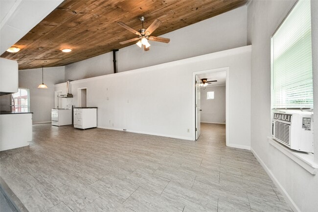 Photo - 814 Broadway Avenue J