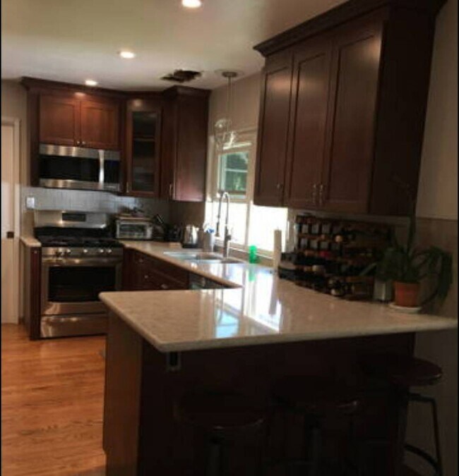 Photo - 10405 Brewer Ave