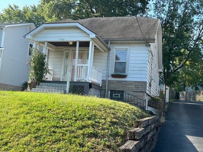 Photo - Charming Home 2 Bedroom 1 Bath Home In Krkwood, Mo.