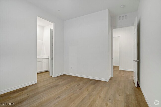 Building Photo - 12556 Heritage Hts Dr Rental