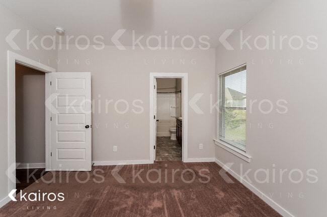 Photo - 636 White Oak Cir