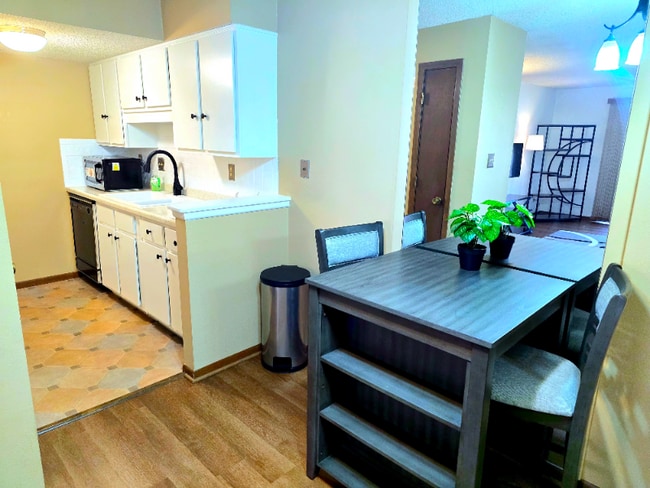 Photo - 3034 SW Lydia Ave Unit 211, Topeka, KS