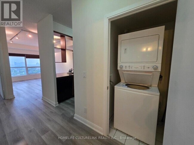 Photo - 151 Village Green Square Unit 2209