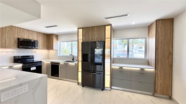 Photo - 3826 NE 171 St