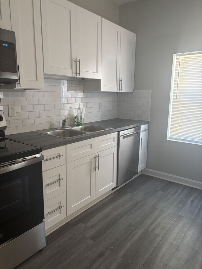 Photo - Cozy Two Bedroom, 1 Bath (Plus Bonus room) Home - Across the Street from the Set at FAMU!